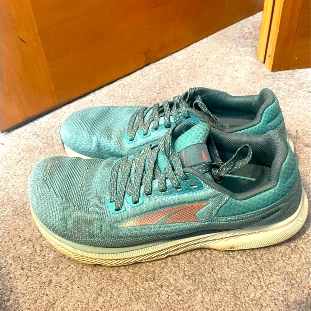Altra Escalante Runners. Size 7.5